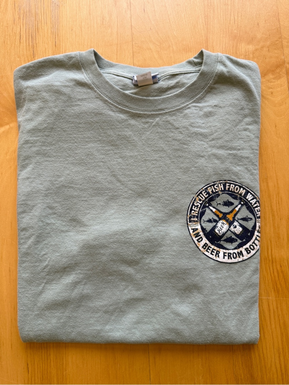 Crazy Shirts Hawaii Rescue Fish From Water Beer From Bottles Graphic Tee L